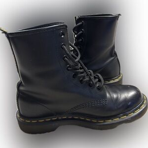 Dr. Martens 1460 Women’s Smoother Leather Size 6